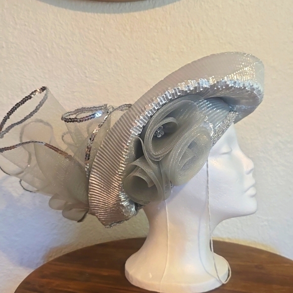 Vintage Silver Tulle DERBY/ Church HAT W/ Strap Stunning! main image 4